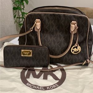 MONOGRAM LARGE BROWN MICHAEL KORS PURSE WITH WALLET SET